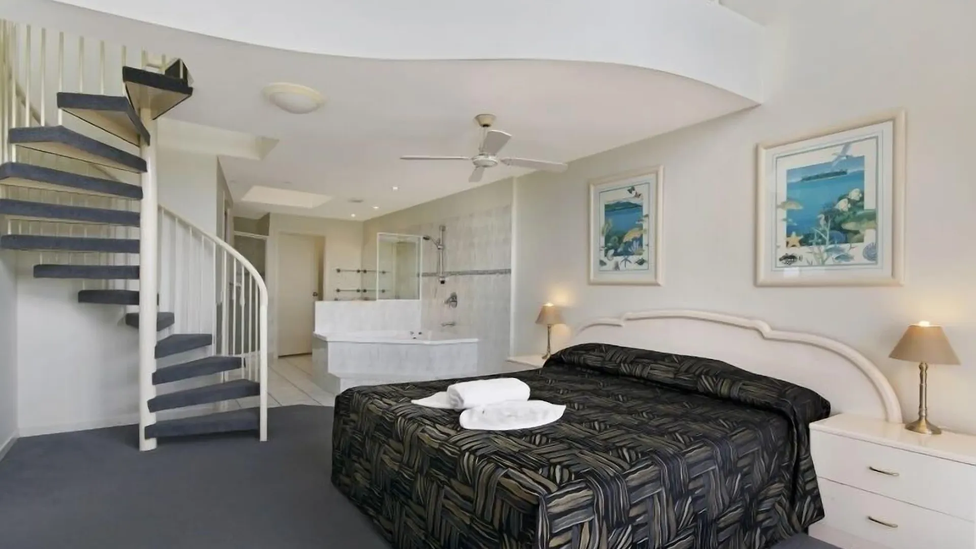 **** Aparthotel Riviere On Golden Beach Caloundra Australia