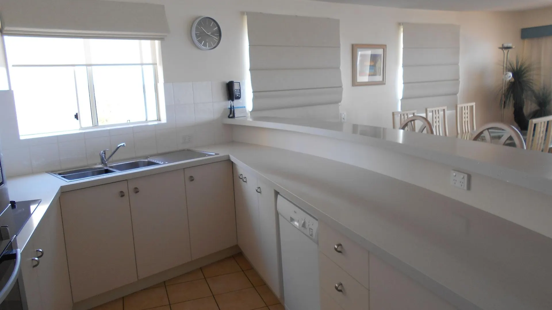 **** Aparthotel Riviere On Golden Beach Caloundra Australia