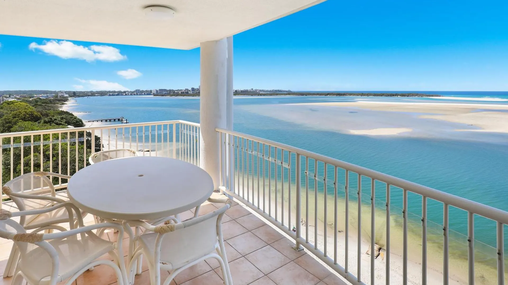**** Aparthotel Riviere On Golden Beach Caloundra Australia