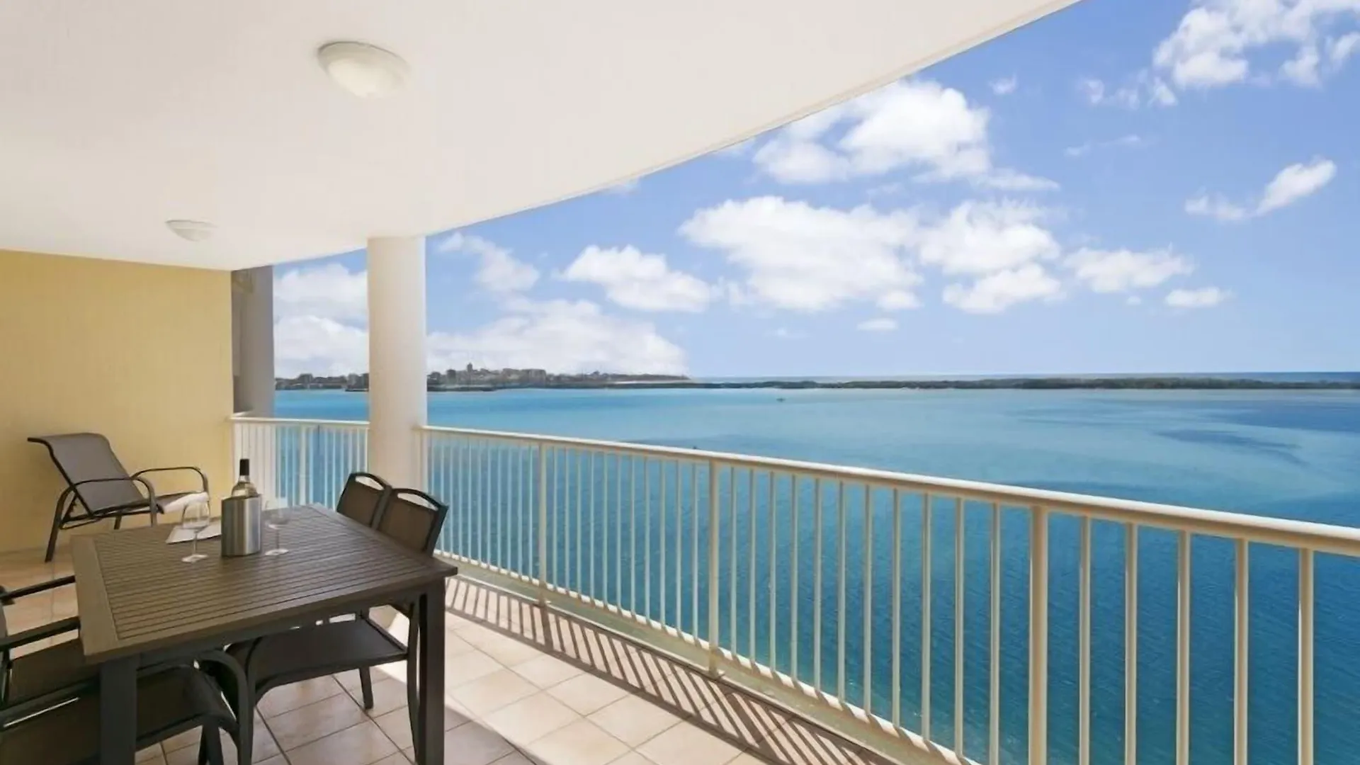Riviere On Golden Beach Caloundra Aparthotel